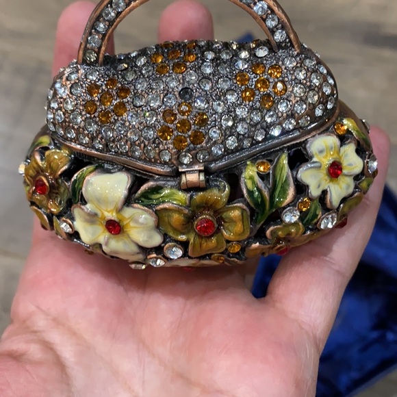 Hand crafted basket - Picture 6 of 9